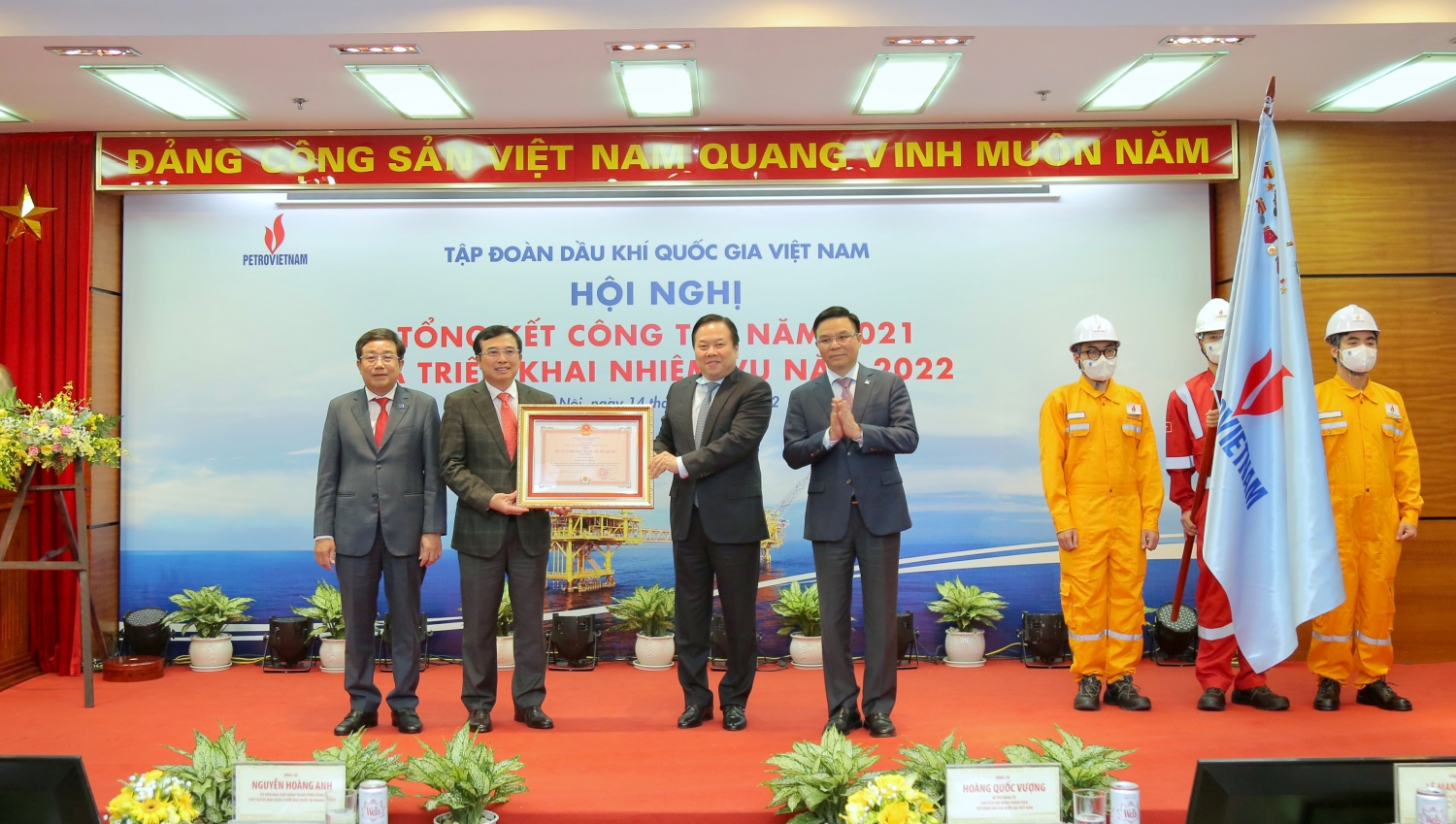 Hướng về miền Trung yêu thương: Cán bộ người lao động Petrovietnam dành gần 5 tỷ đồng ủng hộ đồng bào vùng lũ