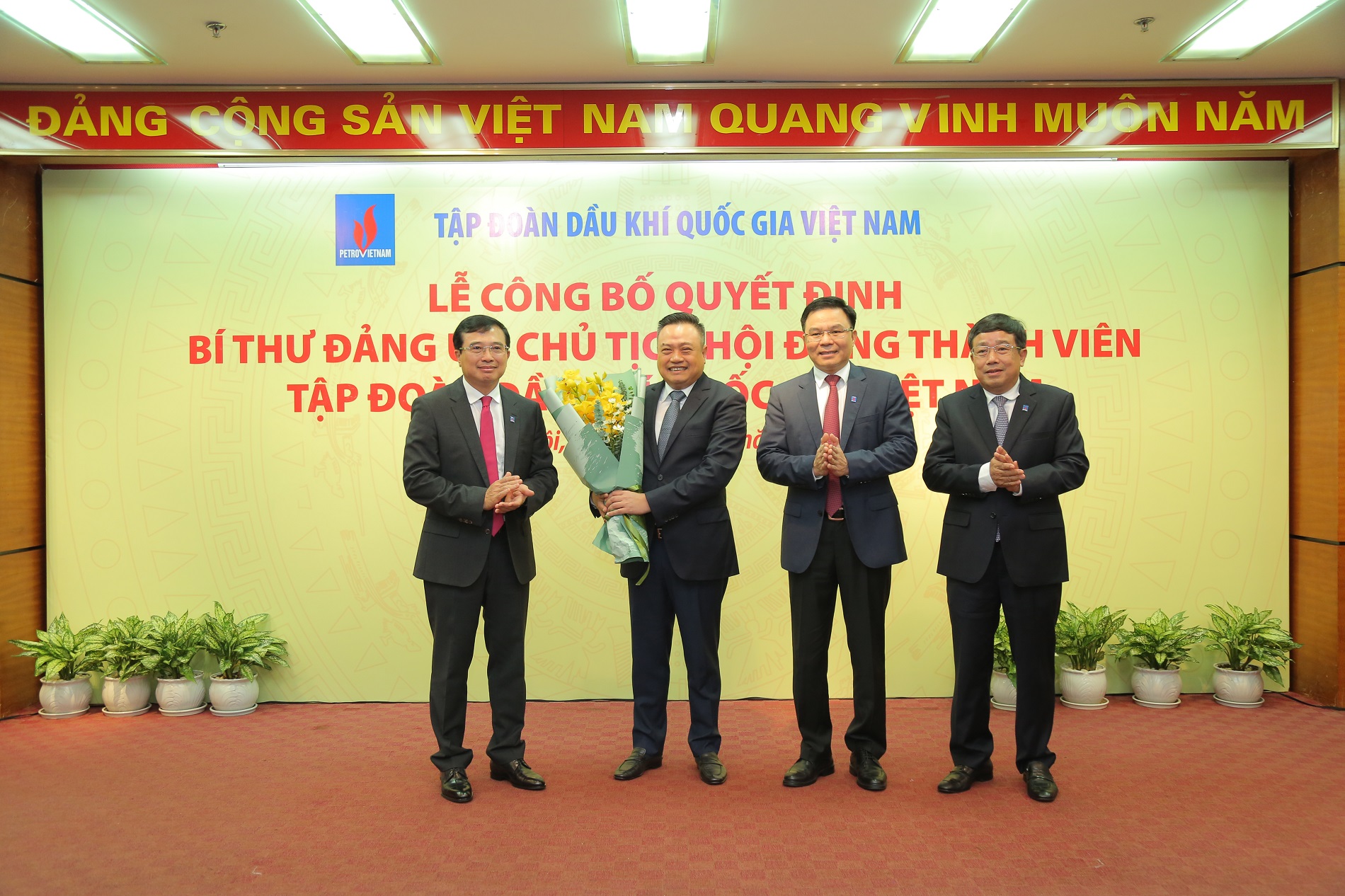 Petrovietnam đã tập trung mọi nguồn lực thực hiện đồng bộ, có hiệu quả Gói giải pháp ứng phó tác động kép của đại dịch Covid-19 và giá dầu giảm sâu.