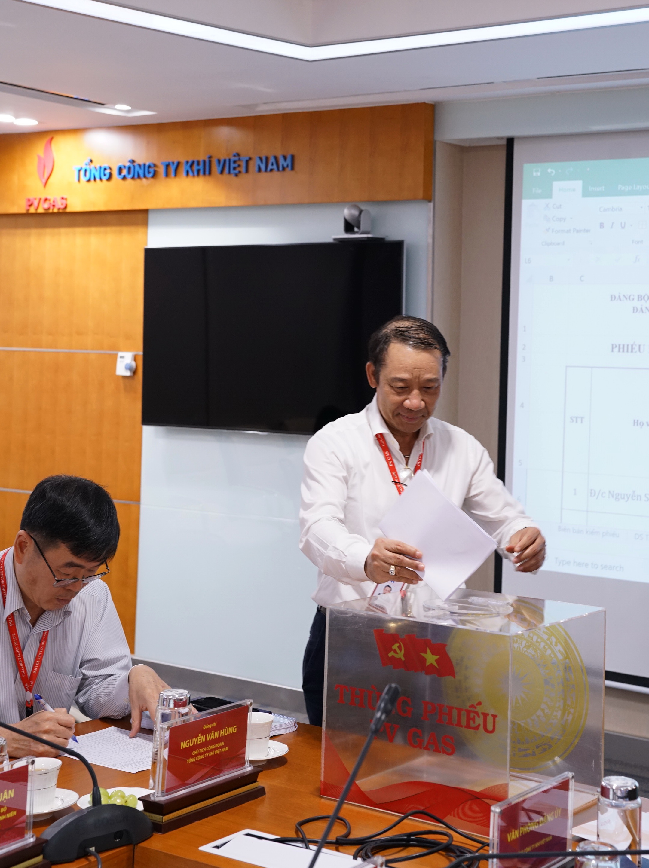 PV GAS tổ chức Hội nghị kiểm điểm tự phê bình và phê bình theo Nghị quyết Đảng