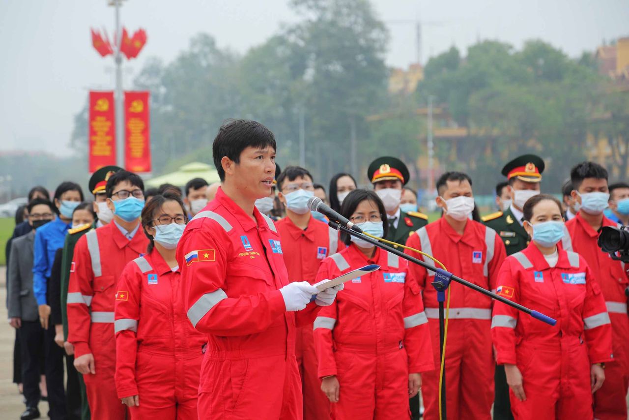 Hành trình Mùa Xuân từ những giếng dầu: Người lao động Dầu khí báo công lên Chủ tịch Hồ Chí Minh