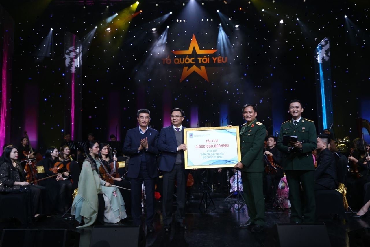 PVN-PV GAS ủng hộ 3 tỷ đồng cho “Quỹ đền ơn đáp nghĩa” của Bộ Quốc phòng tại Live concert “Tổ quốc tôi yêu” PVN-PV GAS ủng hộ 3 tỷ đồng cho “Quỹ đền ơn đáp nghĩa” của Bộ Quốc phòng tại Live concert “Tổ quốc tôi yêu”