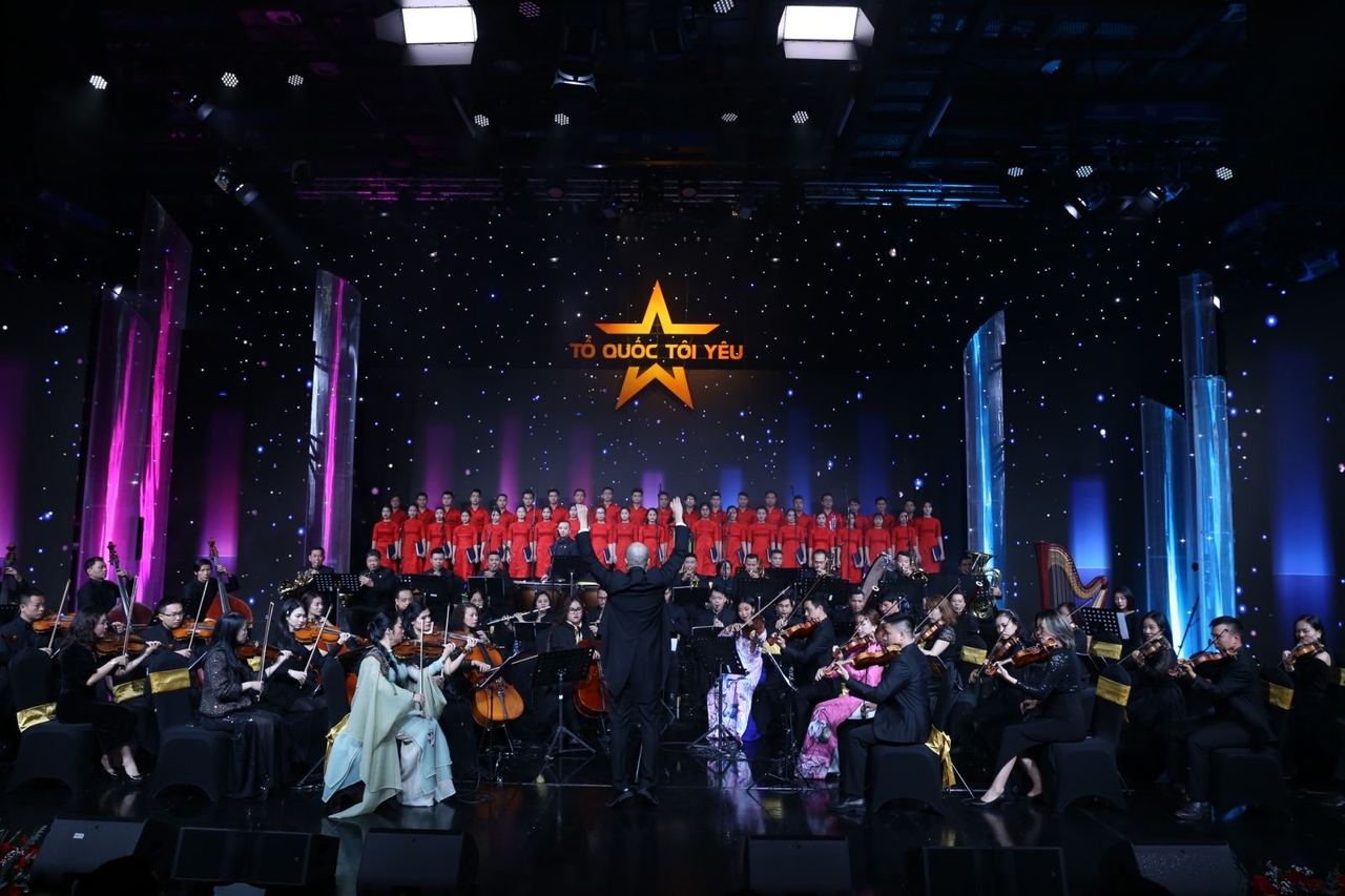 PVN-PV GAS ủng hộ 3 tỷ đồng cho “Quỹ đền ơn đáp nghĩa” của Bộ Quốc phòng tại Live concert “Tổ quốc tôi yêu” PVN-PV GAS ủng hộ 3 tỷ đồng cho “Quỹ đền ơn đáp nghĩa” của Bộ Quốc phòng tại Live concert “Tổ quốc tôi yêu”