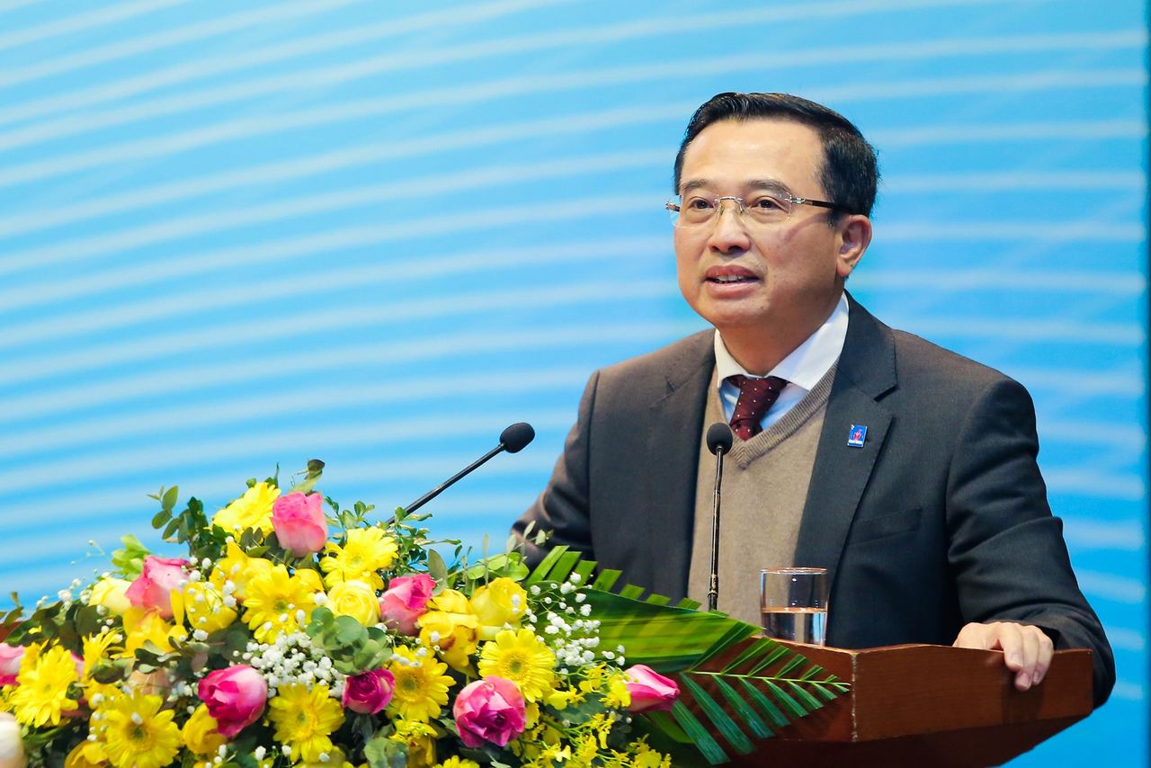 Thủ tướng Nguyễn Xuân Phúc: Petrovietnam trong khó khăn càng vững vàng, trước thử thách càng bản lĩnh