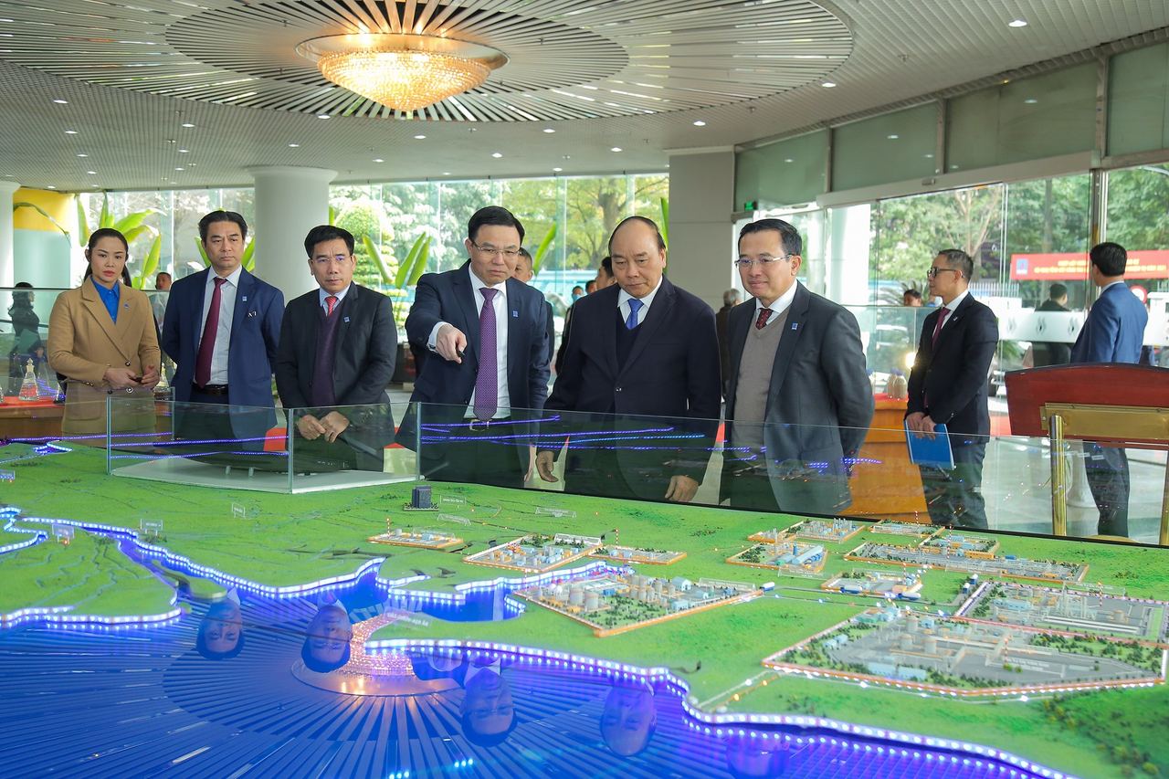 Thủ tướng Nguyễn Xuân Phúc: Petrovietnam trong khó khăn càng vững vàng, trước thử thách càng bản lĩnh