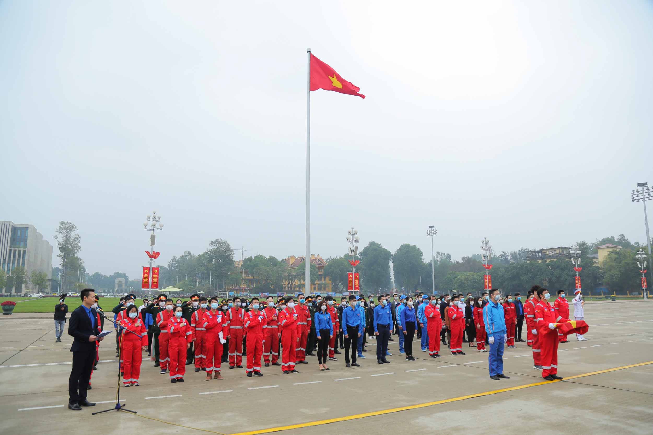 Hành trình Mùa Xuân từ những giếng dầu: Người lao động Dầu khí báo công lên Chủ tịch Hồ Chí Minh Hành trình Mùa Xuân từ những giếng dầu: Người lao động Dầu khí báo công lên Chủ tịch Hồ Chí Minh