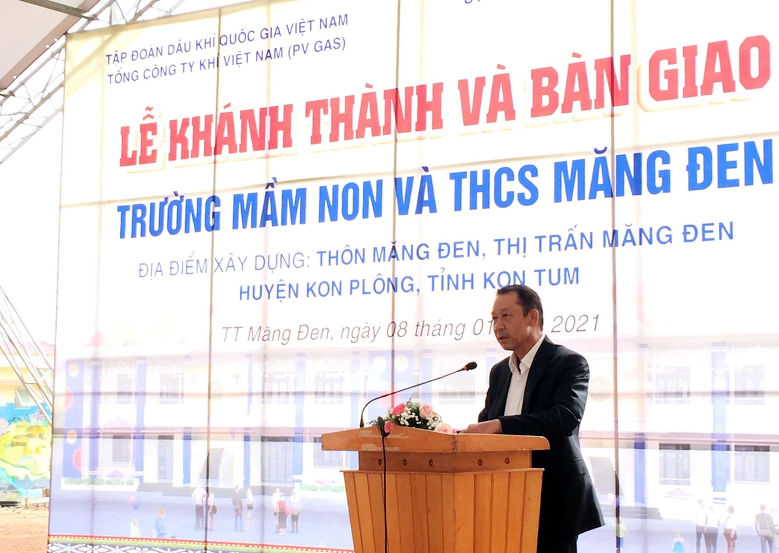 PV GAS donates VND12 billion to build schools in Kon Tum Province PV GAS donates VND12 billion to build schools in Kon Tum Province