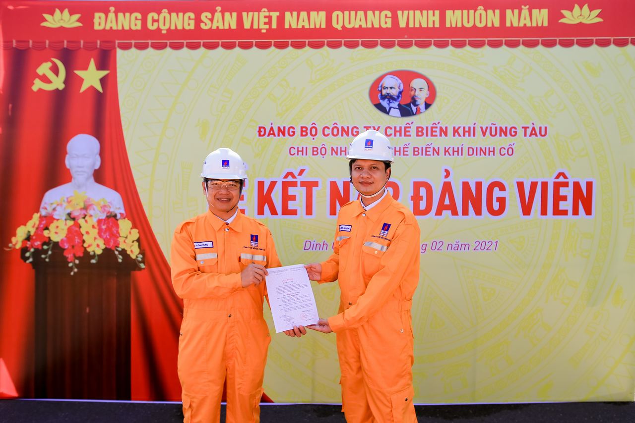 Đảng bộ PV GAS đón nhận các đảng viên mới đầu năm 2021 Đảng bộ PV GAS đón nhận các đảng viên mới đầu năm 2021