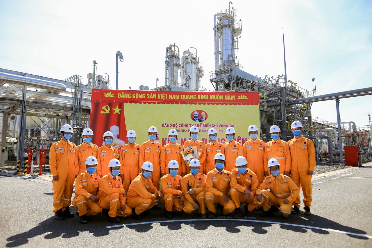 Đảng bộ PV GAS đón nhận các đảng viên mới đầu năm 2021 Đảng bộ PV GAS đón nhận các đảng viên mới đầu năm 2021
