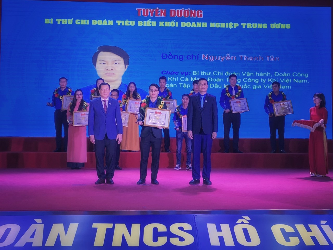 Đoàn Thanh niên PV GAS được tuyên dương và khen thưởng Đoàn Thanh niên PV GAS được tuyên dương và khen thưởng