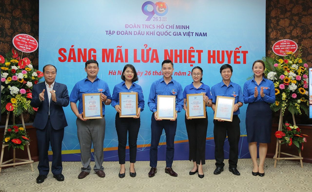 Đoàn Thanh niên PV GAS được tuyên dương và khen thưởng Đoàn Thanh niên PV GAS được tuyên dương và khen thưởng