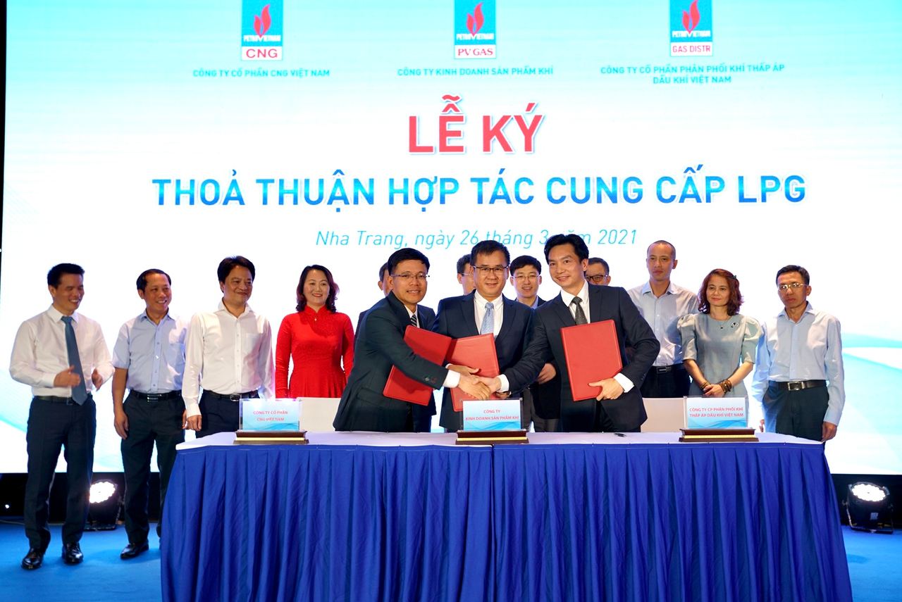 Ký kết “Thỏa thuận hợp tác cung cấp LPG” và “Hợp đồng khung cung cấp LNG” giữa các đơn vị của PV GAS Ký kết “Thỏa thuận hợp tác cung cấp LPG” và “Hợp đồng khung cung cấp LNG” giữa các đơn vị của PV GAS