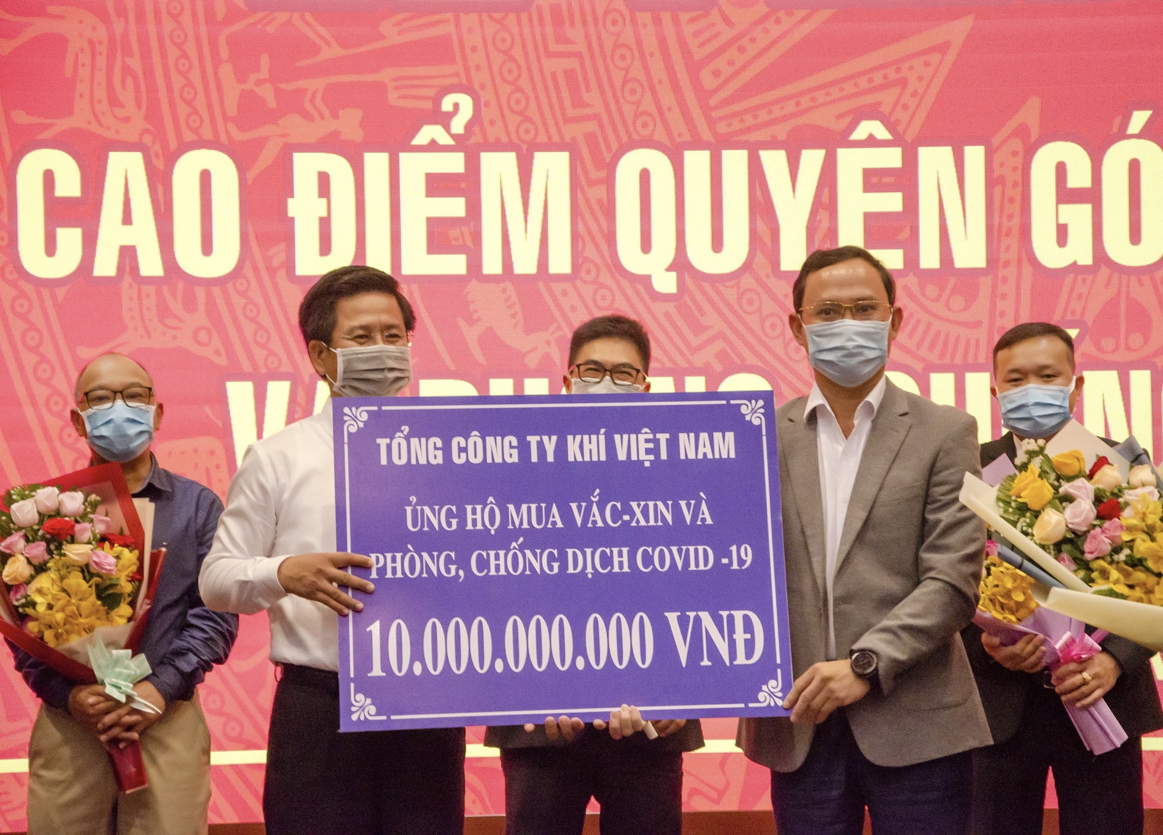 PV GAS donates more VND10 billion to COVID-19 vaccine fund