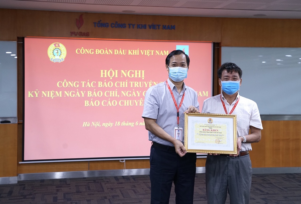 Công đoàn DKVN khen thưởng Công đoàn PV GAS vì thành tích xuất sắc trong công tác báo chí truyền thông 2020-2021 Công đoàn DKVN khen thưởng Công đoàn PV GAS vì thành tích xuất sắc trong công tác báo chí truyền thông 2020-2021