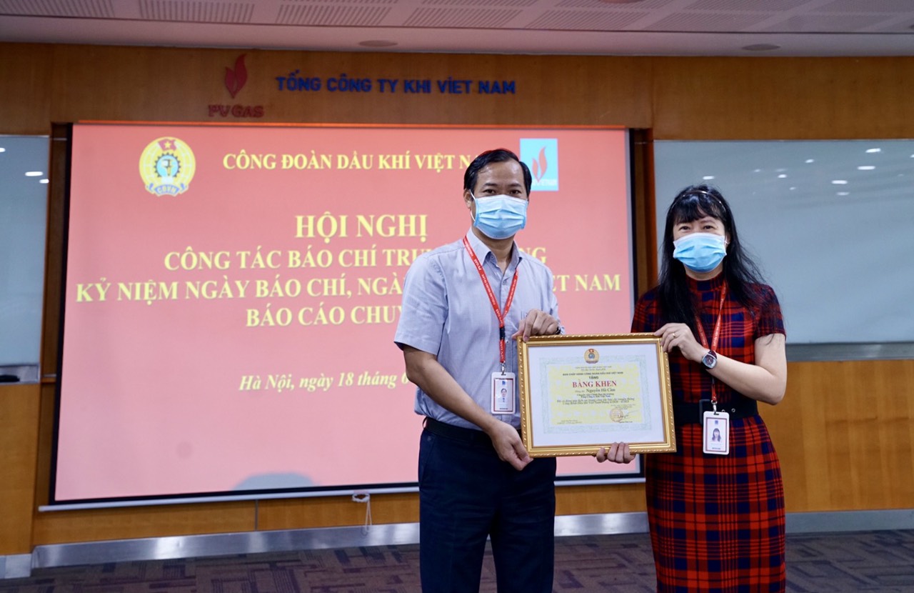 Công đoàn DKVN khen thưởng Công đoàn PV GAS vì thành tích xuất sắc trong công tác báo chí truyền thông 2020-2021 Công đoàn DKVN khen thưởng Công đoàn PV GAS vì thành tích xuất sắc trong công tác báo chí truyền thông 2020-2021
