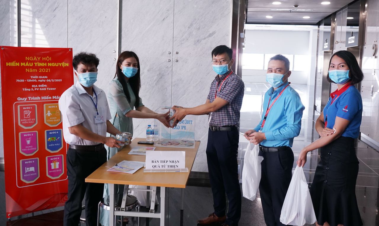 PV GAS ủng hộ 173 tỷ đồng cho công tác phòng chống đại dịch Covid-19 PV GAS ủng hộ 173 tỷ đồng cho công tác phòng chống đại dịch Covid-19
