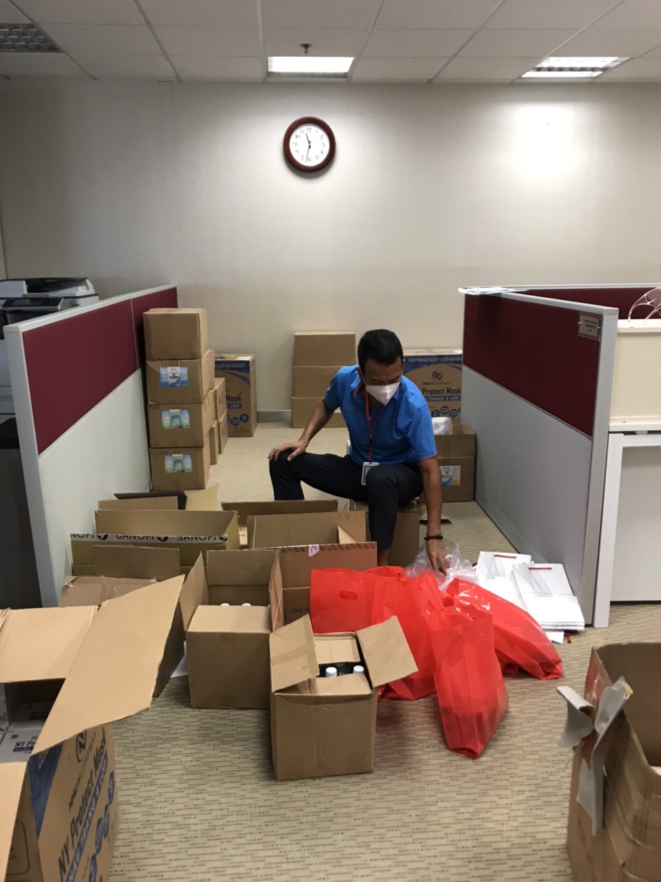 Công đoàn Tổng công ty khí Việt Nam trao tặng gần 200 phần quà hỗ trợ cán bộ hưu trí phòng chống dịch bệnh Covid-19