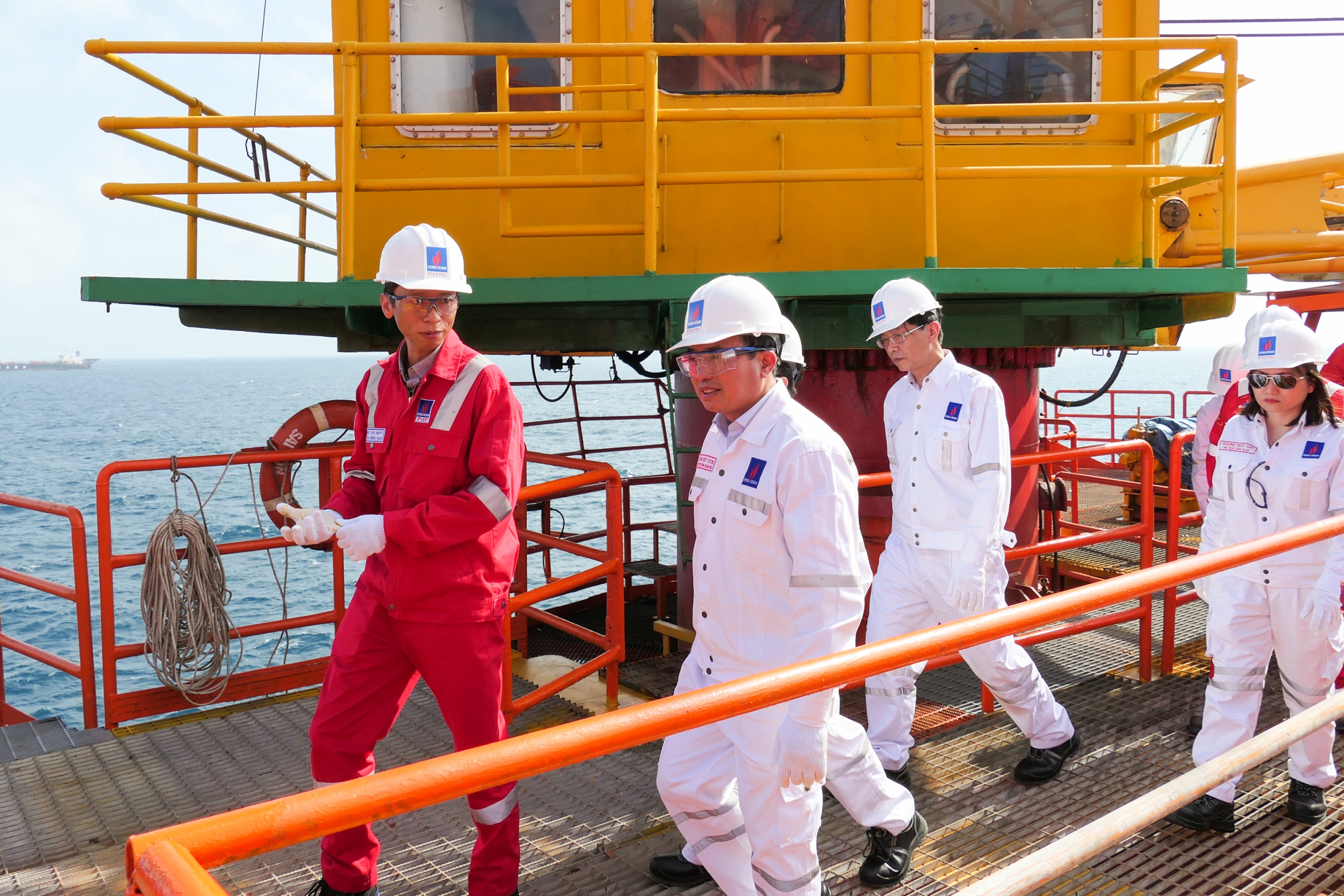 Hành động vì một PetroVietnam " Đoàn kết - Kỷ cương- Sáng tạo - Hiệu quả" Hành động vì một PetroVietnam " Đoàn kết - Kỷ cương- Sáng tạo - Hiệu quả"