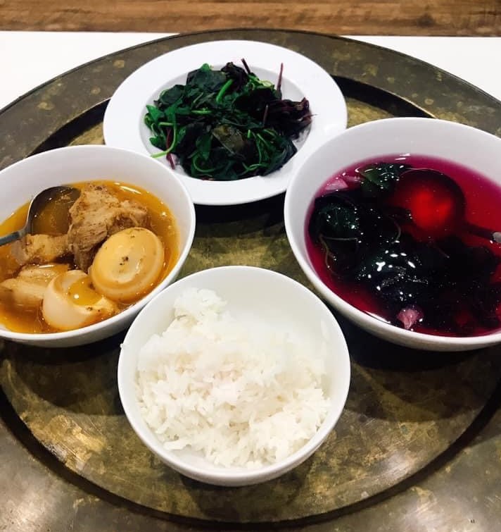 Trao tặng những phần quà hỗ trợ, động viên tinh thần phòng chống Covid – 19 Trao tặng những phần quà hỗ trợ, động viên tinh thần phòng chống Covid – 19