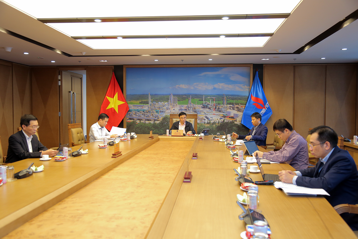 Giao ban CEO lần thứ 11 – 2021: Áp dụng nhiều giải pháp quản trị và công nghệ, nâng cao thu hồi dầu, Petrovietnam đóng góp lớn cho ngân sách nhà nước Giao ban CEO lần thứ 11 – 2021: Áp dụng nhiều giải pháp quản trị và công nghệ, nâng cao thu hồi dầu, Petrovietnam đóng góp lớn cho ngân sách nhà nước