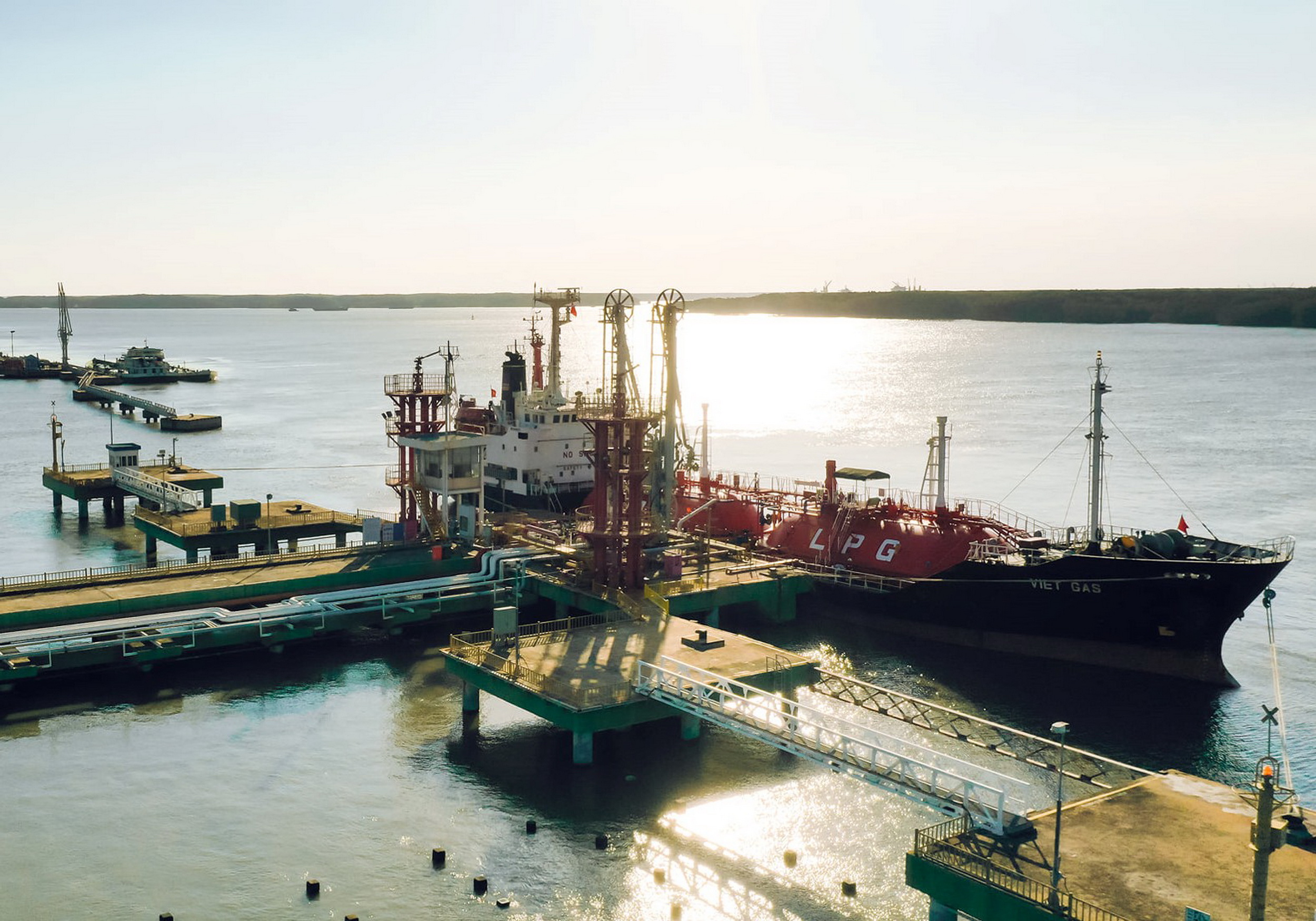 PV GAS nhanh chóng hoàn thiện hệ thống hạ tầng LNG để nhập khẩu từ năm 2022