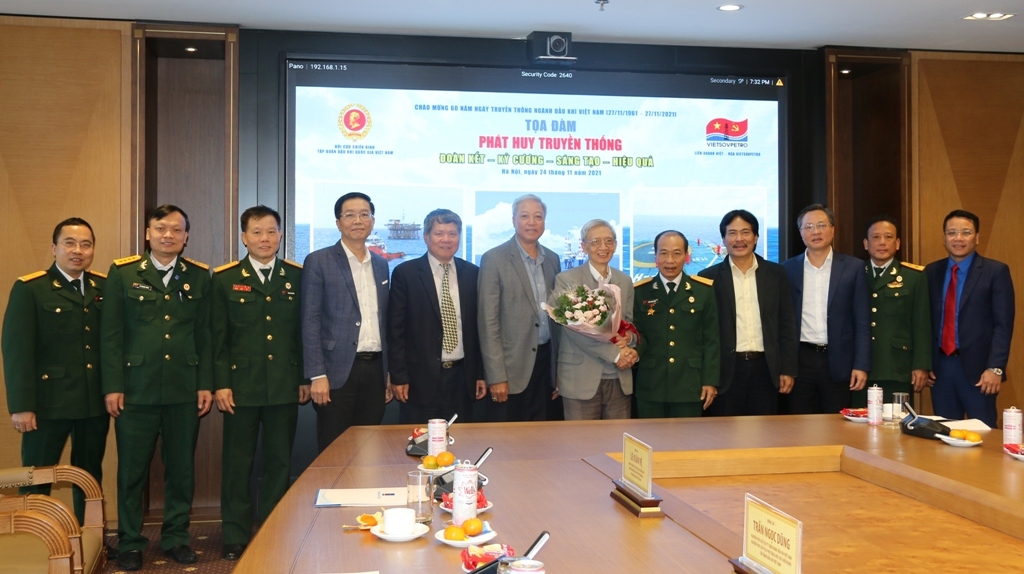 Kỷ niệm 60 năm Ngày Truyền thống Ngành Dầu khí Việt Nam (27/11): Các công trình, hoạt động Dầu khí rộn ràng cán đích Kỷ niệm 60 năm Ngày Truyền thống Ngành Dầu khí Việt Nam (27/11): Các công trình, hoạt động Dầu khí rộn ràng cán đích