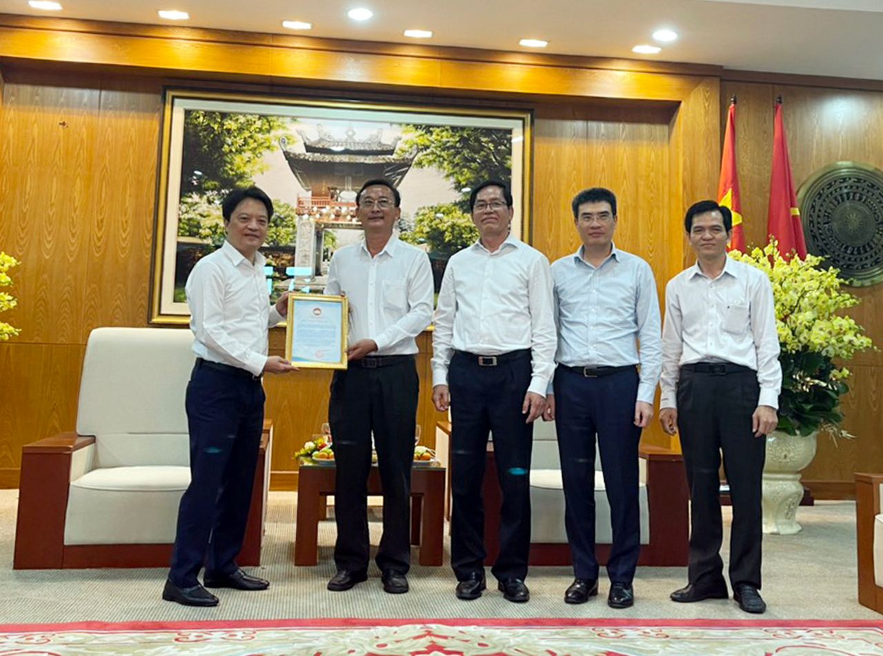 Ban Lãnh đạo PV GAS trao tặng 2.000 phần quà tết cho Tỉnh Bà Rịa – Vũng Tàu Ban Lãnh đạo PV GAS trao tặng 2.000 phần quà tết cho Tỉnh Bà Rịa – Vũng Tàu