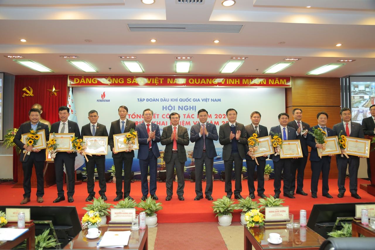 Petrovietnam vượt thách thức, tăng trưởng ngoạn mục Petrovietnam vượt thách thức, tăng trưởng ngoạn mục