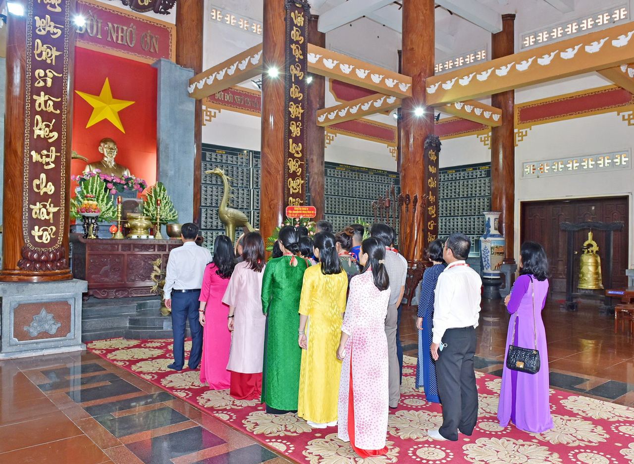 Chi bộ trực thuộc KĐN tổ chức sinh hoạt Đảng tại khu di tích lịch sử Chi bộ trực thuộc KĐN tổ chức sinh hoạt Đảng tại khu di tích lịch sử