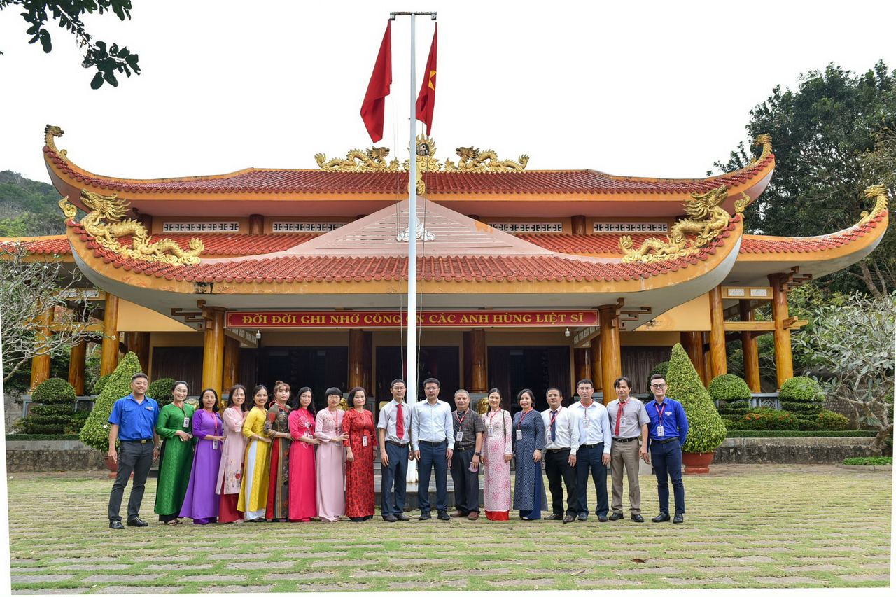 Chi bộ trực thuộc KĐN tổ chức sinh hoạt Đảng tại khu di tích lịch sử Chi bộ trực thuộc KĐN tổ chức sinh hoạt Đảng tại khu di tích lịch sử