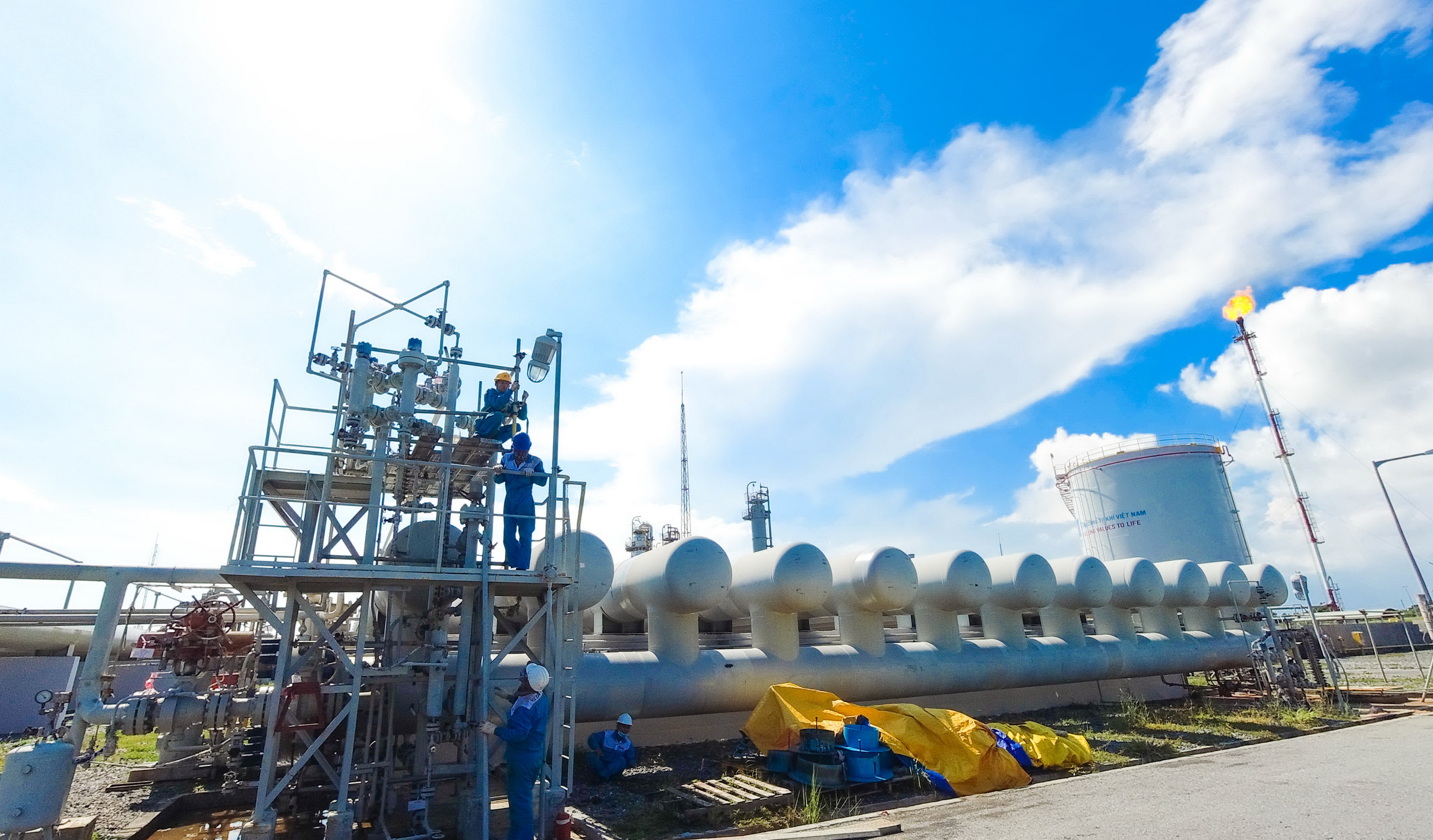 PV GAS VT performs maintenance and repair for Slug Catcher SC-02 at GPP Dinh Co PV GAS VT performs maintenance and repair for Slug Catcher SC-02 at GPP Dinh Co