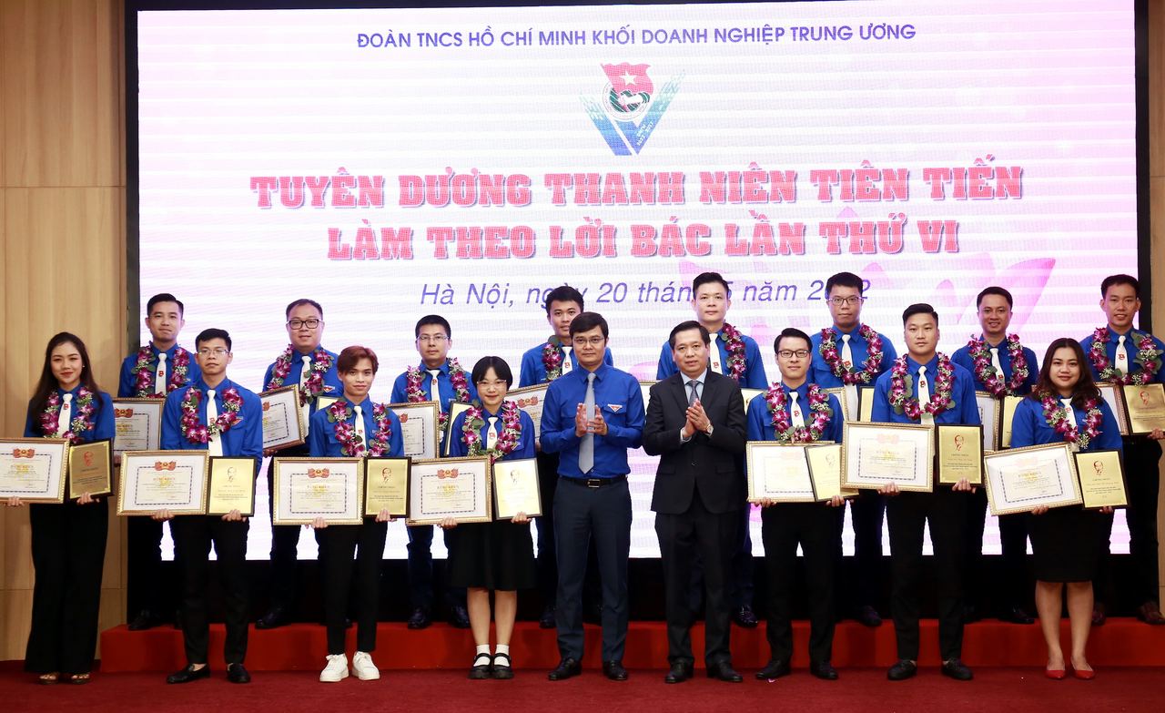 Cán bộ Đoàn KCM được tuyên dương thanh niên tiên tiến làm theo lời bác Khối DNTW (2020 -2022) Cán bộ Đoàn KCM được tuyên dương thanh niên tiên tiến làm theo lời bác Khối DNTW (2020 -2022)
