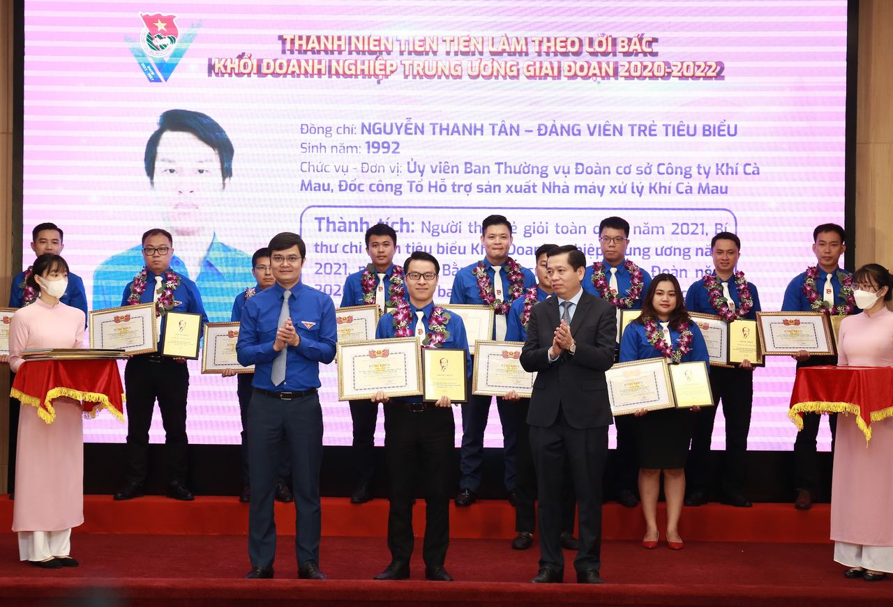 Cán bộ Đoàn KCM được tuyên dương thanh niên tiên tiến làm theo lời bác Khối DNTW (2020 -2022) Cán bộ Đoàn KCM được tuyên dương thanh niên tiên tiến làm theo lời bác Khối DNTW (2020 -2022)