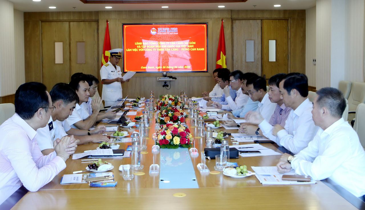 Petrovietnam và PV GAS ủng hộ cán bộ chiến sỹ hải quân 600 triệu đồng Petrovietnam và PV GAS ủng hộ cán bộ chiến sỹ hải quân 600 triệu đồng