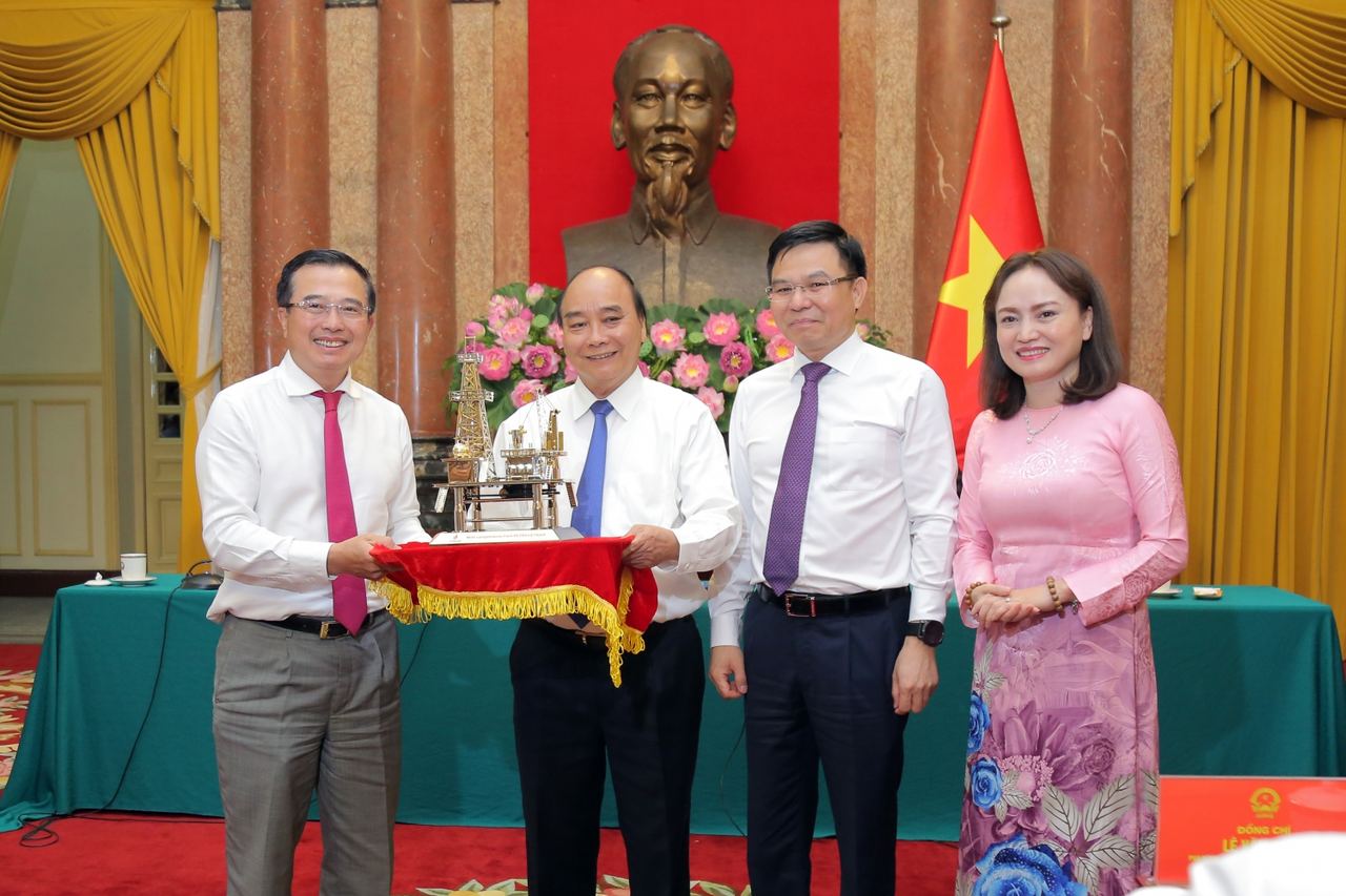 Chủ tịch nước Nguyễn Xuân Phúc: Ngành Dầu khí phải giữ vững bản lĩnh, tinh thần "Những người đi tìm lửa"