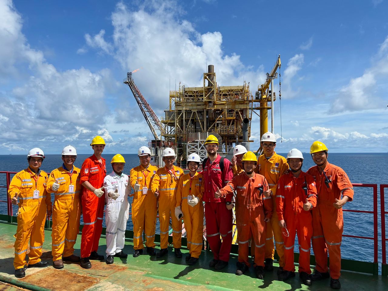 Lãnh đạo KĐN chúc mừng Giàn nén khí mỏ Rồng đạt mốc tổng sản lượng 5 tỷ m3 khí