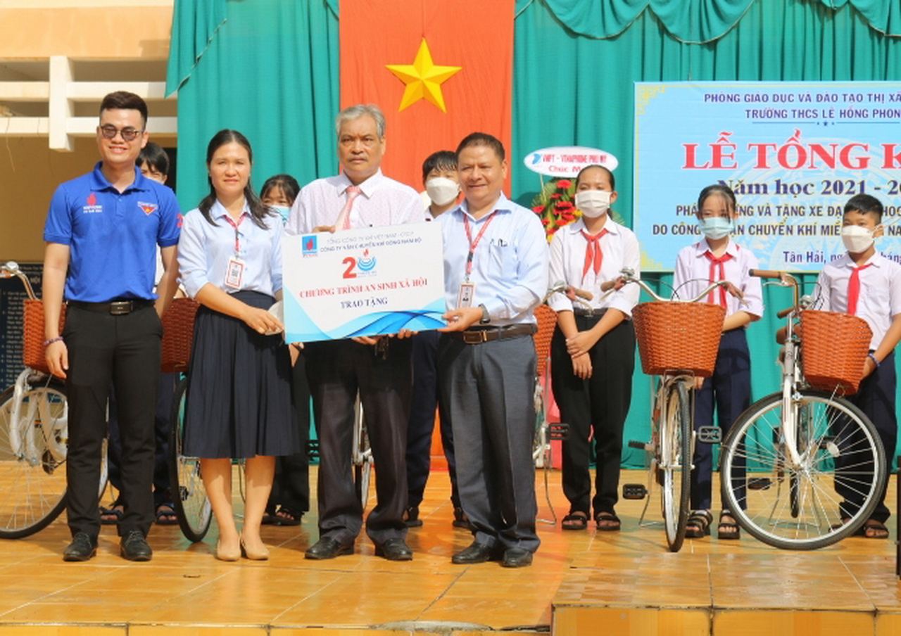 Công ty Vận chuyển Khí Đông Nam trao tặng 100 xe đạp cho học sinh hiếu học tỉnh Bà Rịa – Vũng Tàu