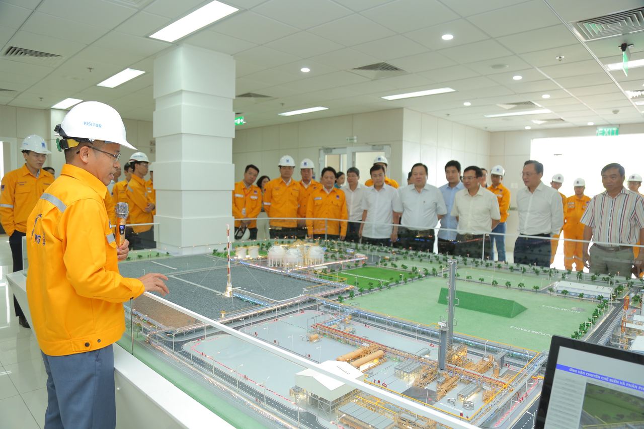 Chủ tịch Ủy ban Quản lý vốn Nhà nước tại doanh nghiệp thăm và làm việc tại Cụm Khí - Điện - Đạm Cà Mau