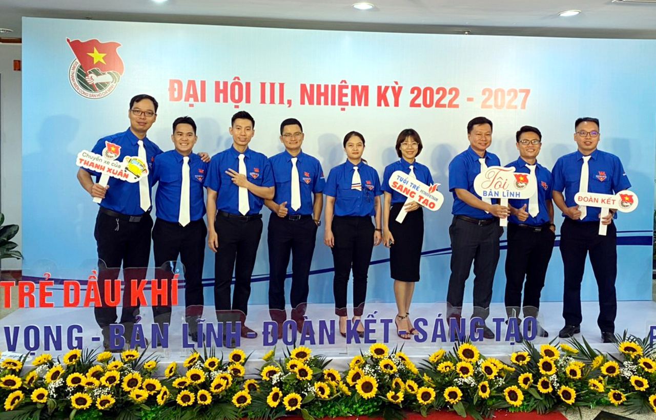 Đoàn PV GAS nhận khen thưởng tại Đại hội đại biểu Đoàn Thanh niên Tập đoàn lần thứ III, nhiệm kỳ 2022-2027.