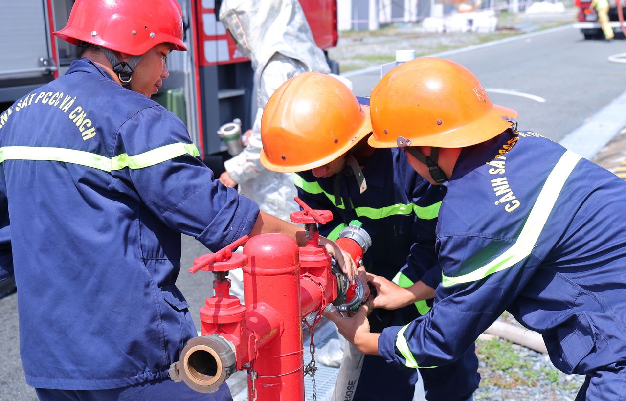 KVT tổ chức thực tập phương án chữa cháy, cứu nạn cứu hộ và ứng phó sự cố tràn dầu