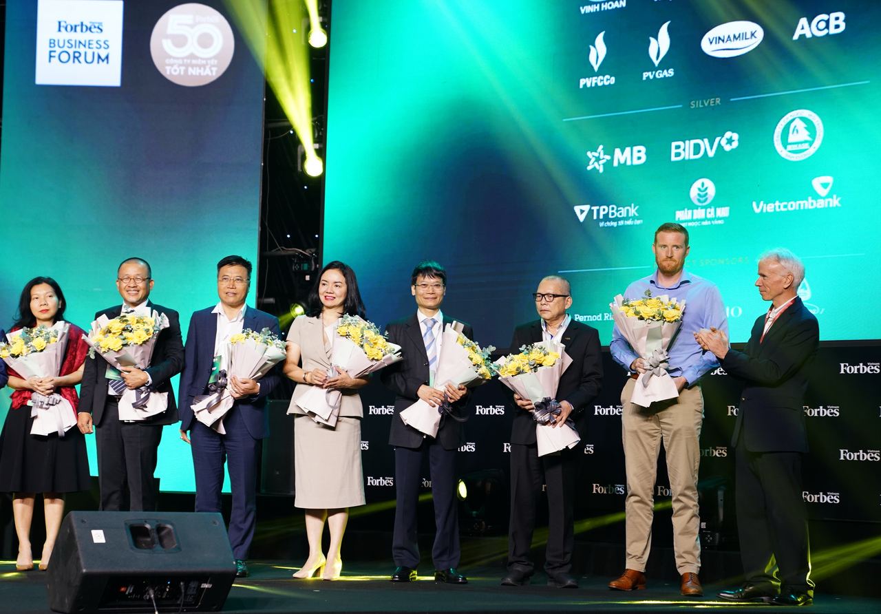 PV GAS lần thứ 10 liên tiếp nhận Vinh danh của Forbes “Top50 Công ty niêm yết tốt nhất Việt Nam năm 2022” – “Top 5 Doanh thu và Lợi nhuận” PV GAS lần thứ 10 liên tiếp nhận Vinh danh của Forbes “Top50 Công ty niêm yết tốt nhất Việt Nam năm 2022” – “Top 5 Doanh thu và Lợi nhuận”