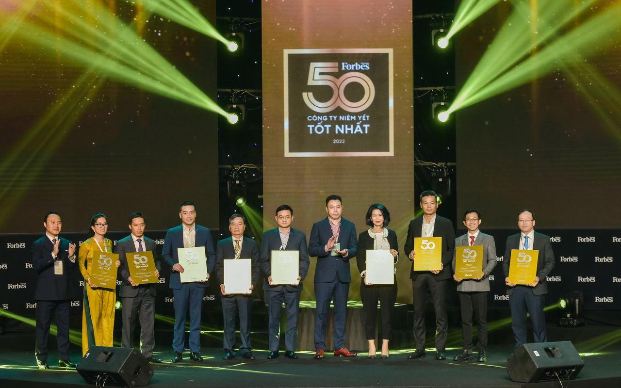 PV GAS lần thứ 10 liên tiếp nhận Vinh danh của Forbes “Top50 Công ty niêm yết tốt nhất Việt Nam năm 2022” – “Top 5 Doanh thu và Lợi nhuận” PV GAS lần thứ 10 liên tiếp nhận Vinh danh của Forbes “Top50 Công ty niêm yết tốt nhất Việt Nam năm 2022” – “Top 5 Doanh thu và Lợi nhuận”