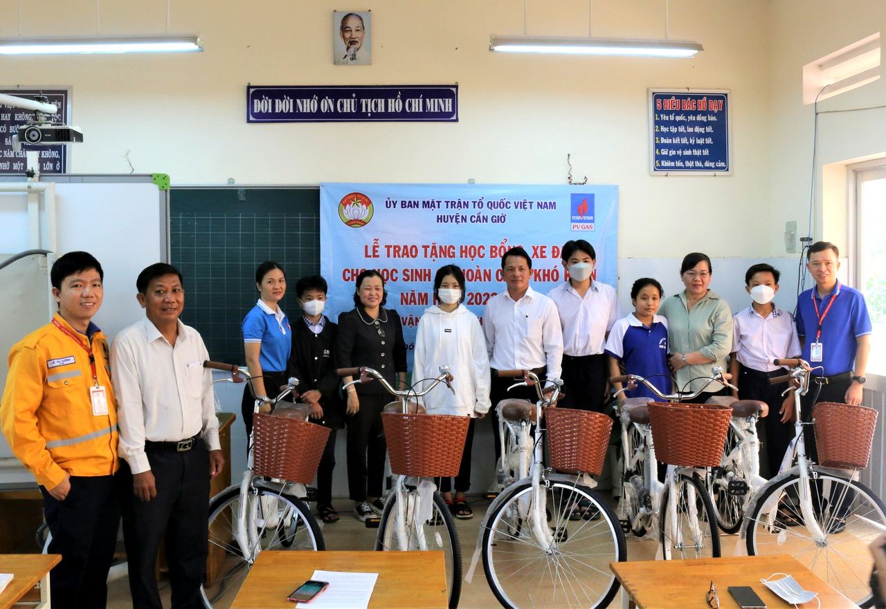 Công ty Vận chuyển khí Đông Nam Bộ tích cực đồng hành “Tiếp sức đến trường”