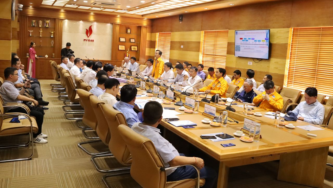 Chủ tịch HĐTV Petrovietnam Hoàng Quốc Vượng kiểm tra Dự án kho chứa 1 triệu tấn LNG Thị Vải Chủ tịch HĐTV Petrovietnam Hoàng Quốc Vượng kiểm tra Dự án kho chứa 1 triệu tấn LNG Thị Vải