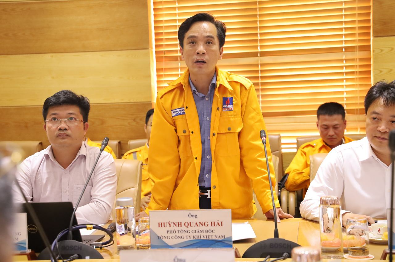 Chủ tịch HĐTV Petrovietnam Hoàng Quốc Vượng kiểm tra Dự án kho chứa 1 triệu tấn LNG Thị Vải Chủ tịch HĐTV Petrovietnam Hoàng Quốc Vượng kiểm tra Dự án kho chứa 1 triệu tấn LNG Thị Vải