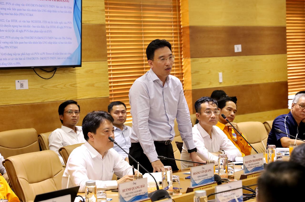 Chủ tịch HĐTV Petrovietnam Hoàng Quốc Vượng kiểm tra Dự án kho chứa 1 triệu tấn LNG Thị Vải Chủ tịch HĐTV Petrovietnam Hoàng Quốc Vượng kiểm tra Dự án kho chứa 1 triệu tấn LNG Thị Vải