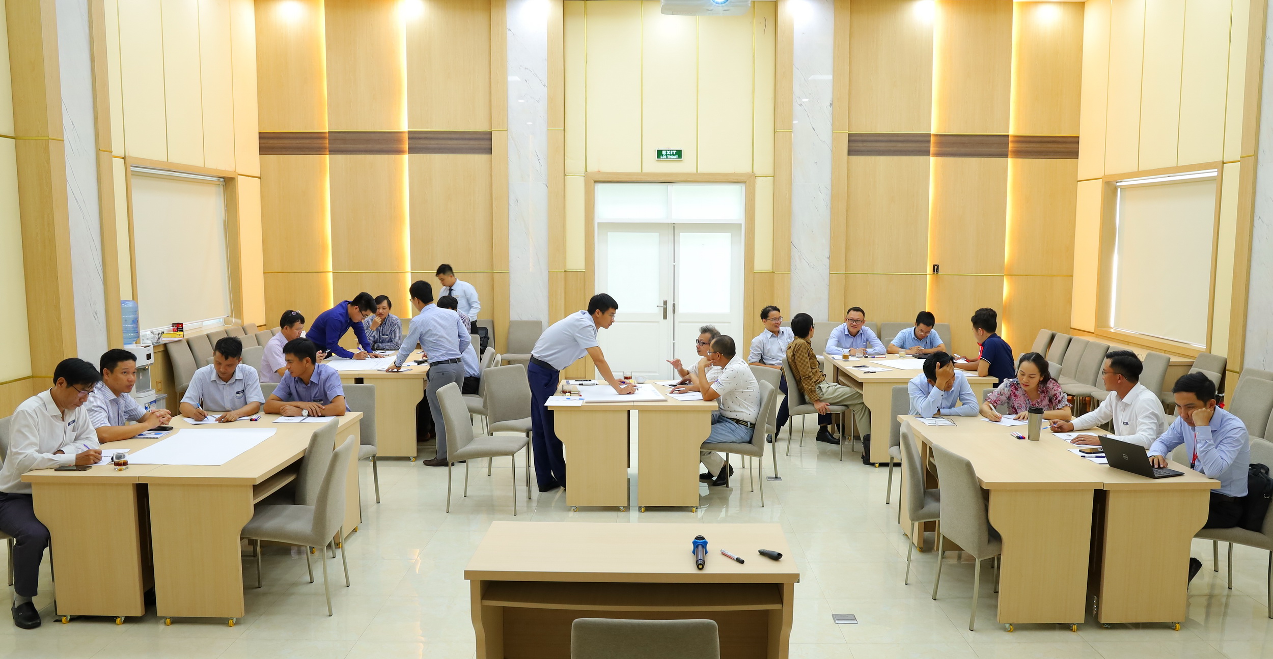 KVT hoàn thành chương trình đào tạo phát triển đội ngũ quản lý cấp trung KVT hoàn thành chương trình đào tạo phát triển đội ngũ quản lý cấp trung