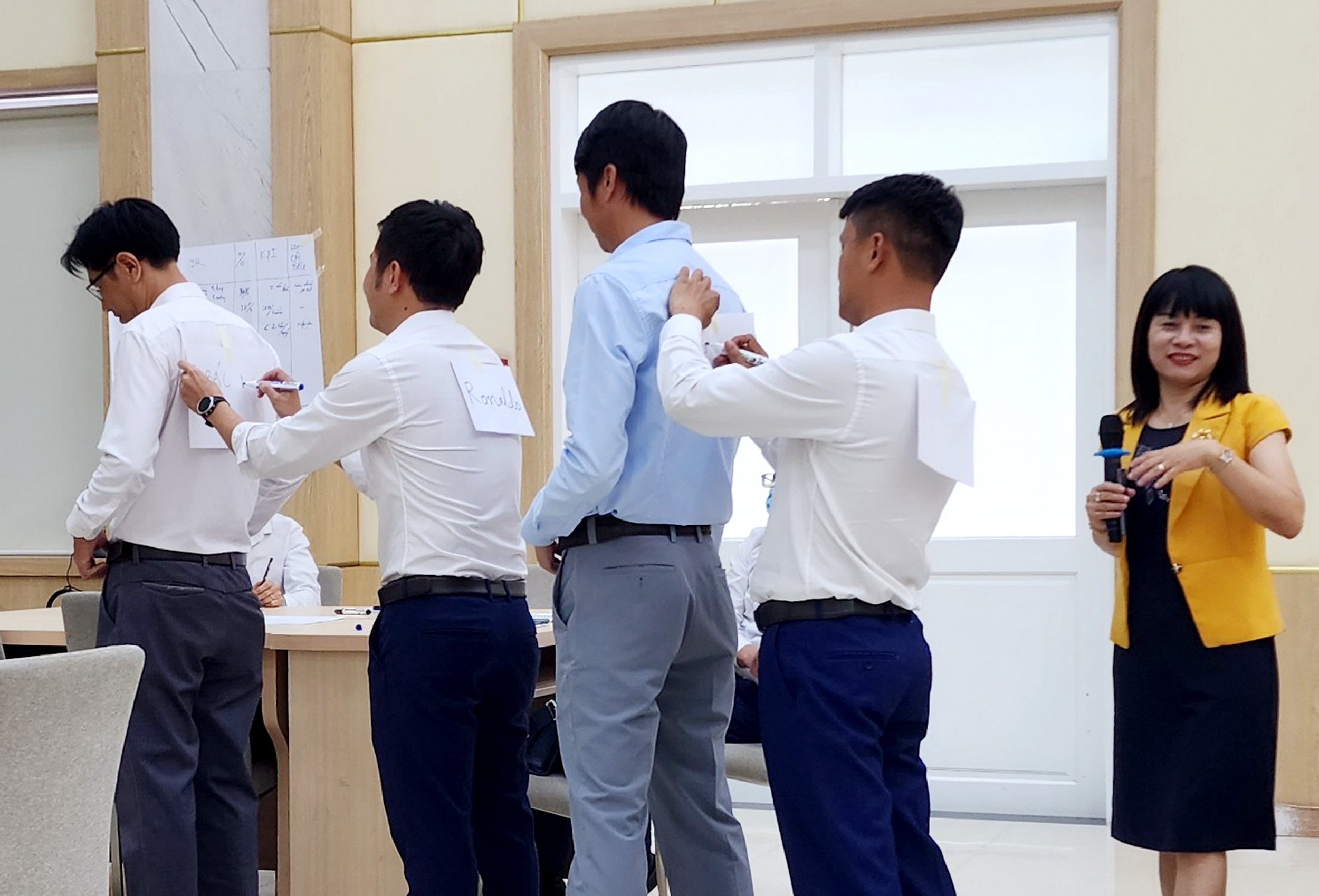 KVT hoàn thành chương trình đào tạo phát triển đội ngũ quản lý cấp trung KVT hoàn thành chương trình đào tạo phát triển đội ngũ quản lý cấp trung