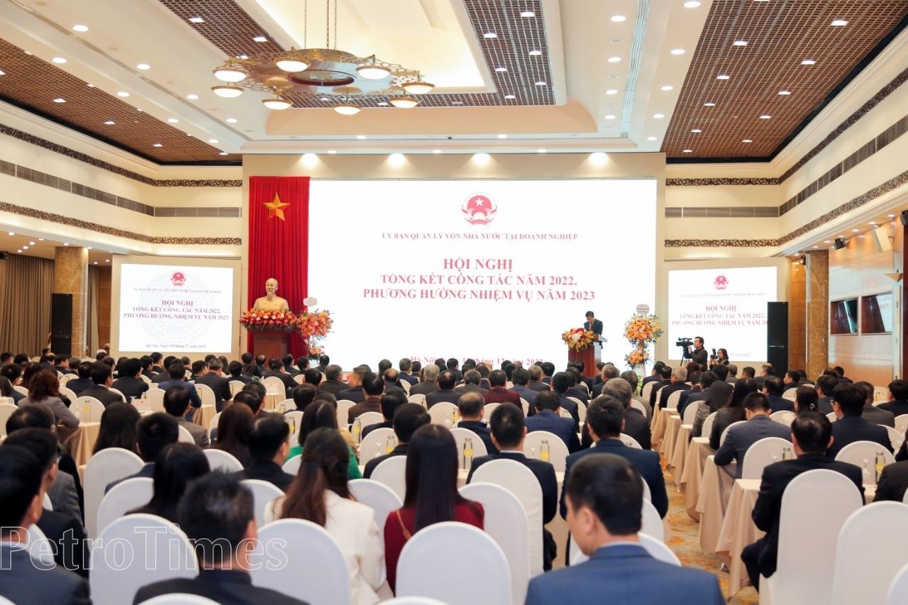 Phó Tổng giám đốc Petrovietnam, Chủ tịch HĐQT PV GAS Dương Mạnh Sơn đón nhận Huân chương Lao động hạng Nhì