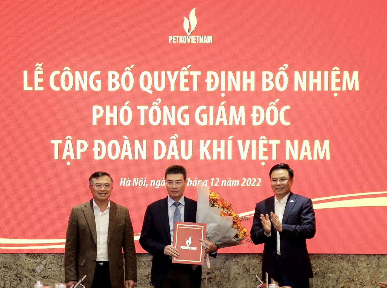 Petrovietnam công bố và trao quyết định Phó Tổng Giám đốc Tập đoàn Petrovietnam công bố và trao quyết định Phó Tổng Giám đốc Tập đoàn