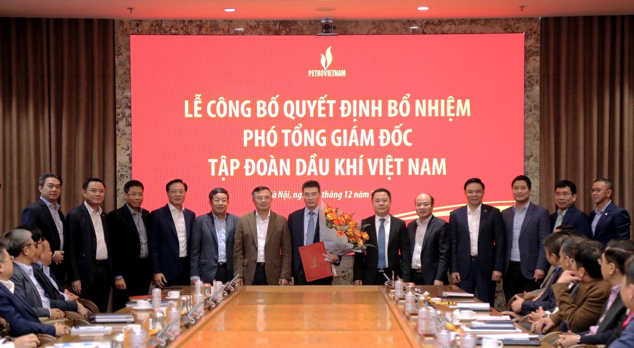 Petrovietnam công bố và trao quyết định Phó Tổng Giám đốc Tập đoàn Petrovietnam công bố và trao quyết định Phó Tổng Giám đốc Tập đoàn